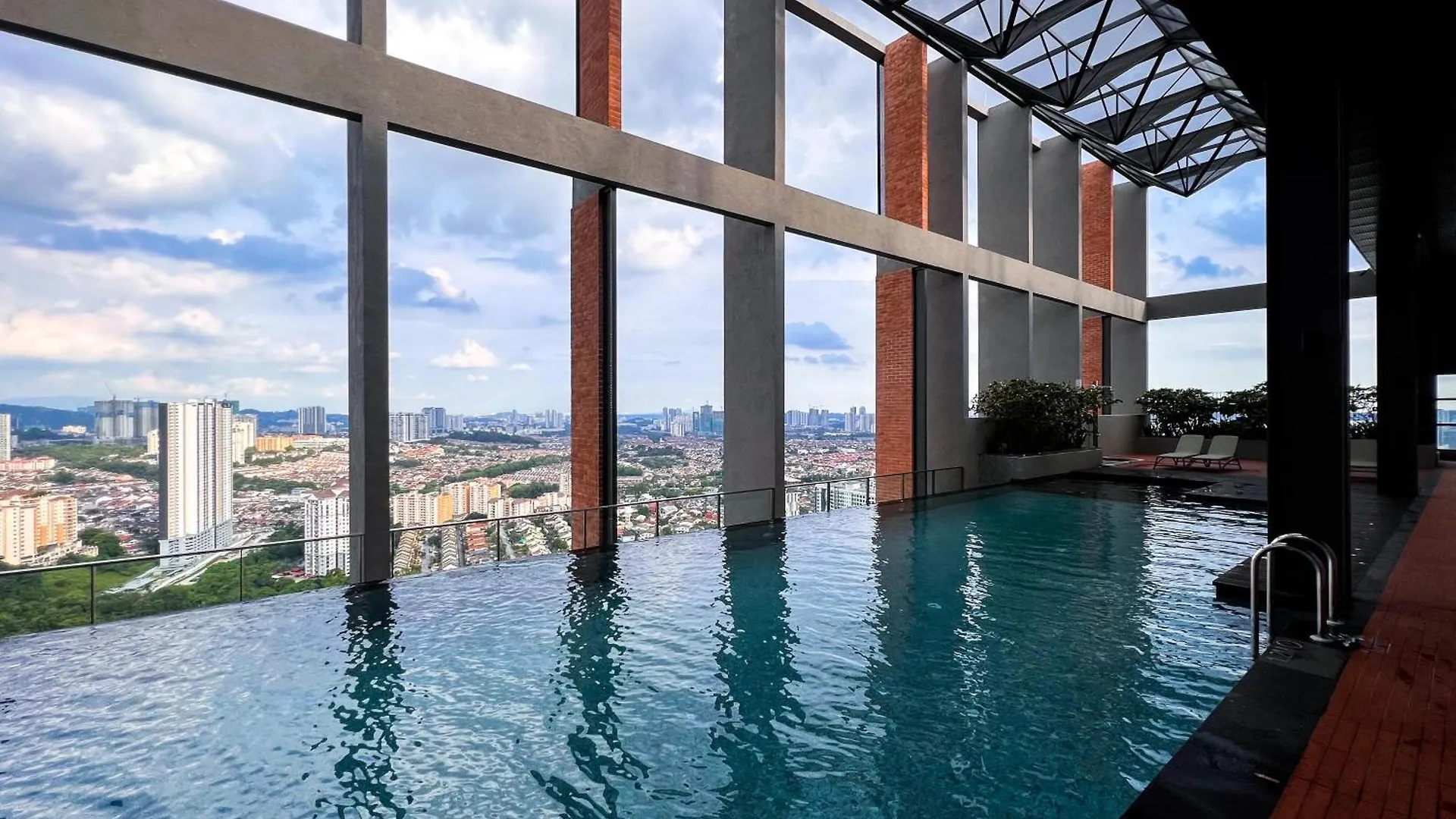 شقة فندقية الشقق الفندقية Millerz Square Kuala Lumpur - Sky Pool & Gym - Free Parking, Wifi